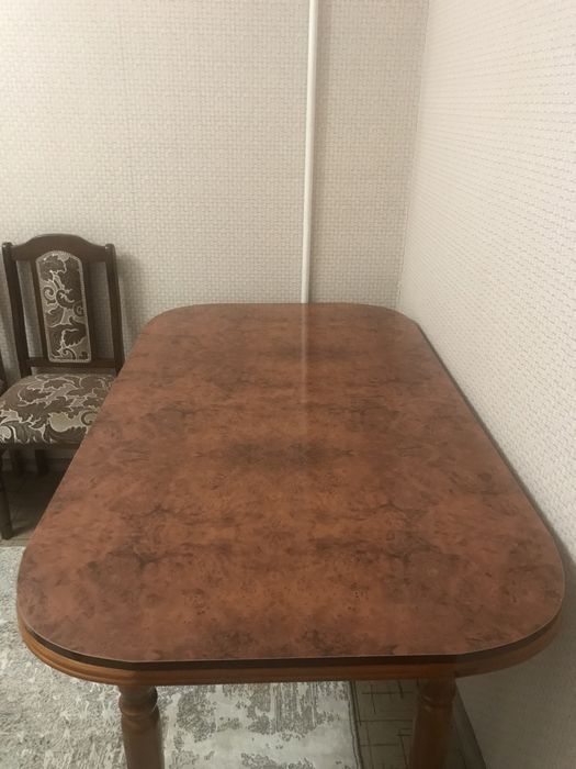 Стол большой для гостинной