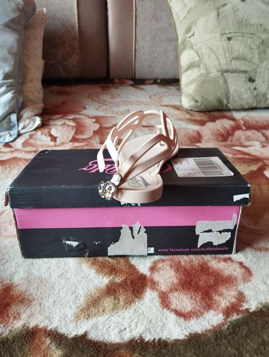 Продам пляжные шлепанцы