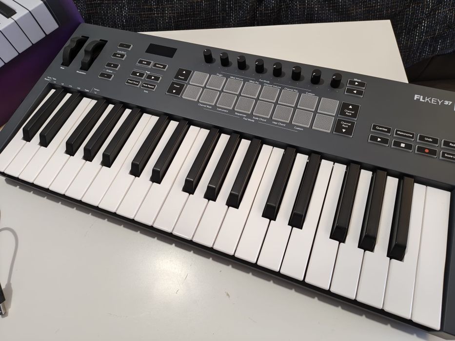 Claviatura Novation Launchkey 37 MK4