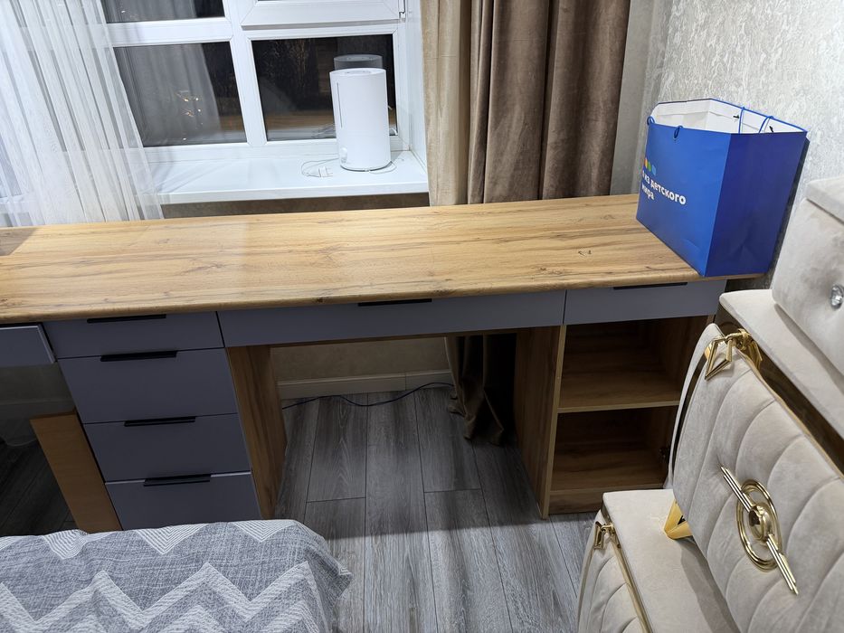 Стол рабочий или для учебы