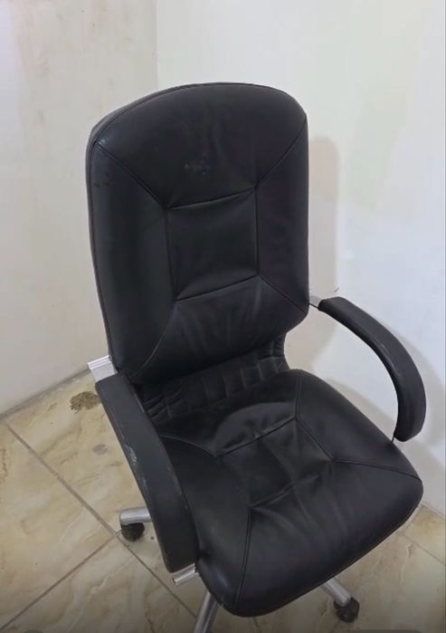 Продам кожанное кресло за 10к