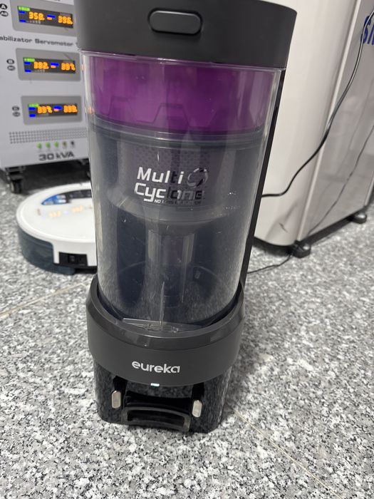 Aspirator robot eureka ner E10s stricat