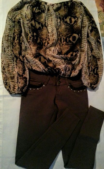 Различни лотове- блуза или потник с клин или дънки.