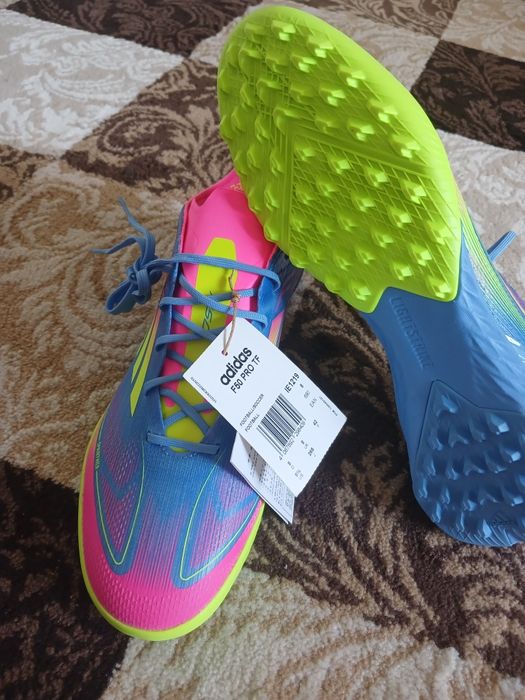 Бутса ADIDAS BREND. Привезли из Кореи очень красиво
