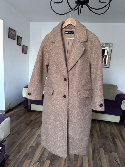 Palton ZARA boucle culoarea anului 2025 Mocha Mousse