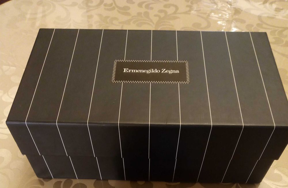 Брендовая коробка Ermenigildo Zegna и белая шкатулка.Цена30тыс за все