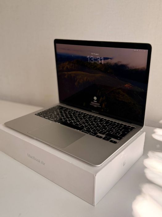 MacBook M1 8/256