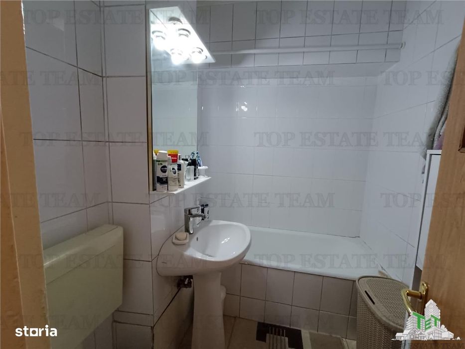 Vanzare apartament 3 camere Ion Mihalache- Piata 1 Mai