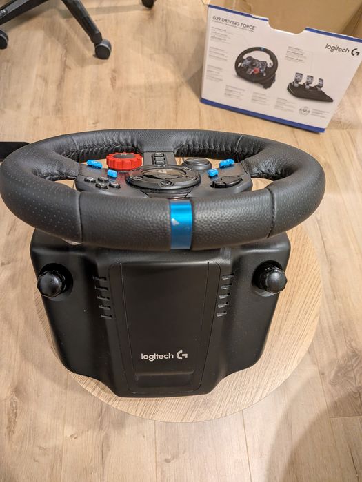 Геймърски волан Logitech G29 Driving Force + педали (за PS5, PS4, PS3 и PC)