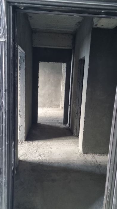 Продается квартира в массиве Сергели срочно. Цена договорная