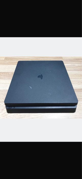 Playstation 4 cu 2 manete si jocuri multe