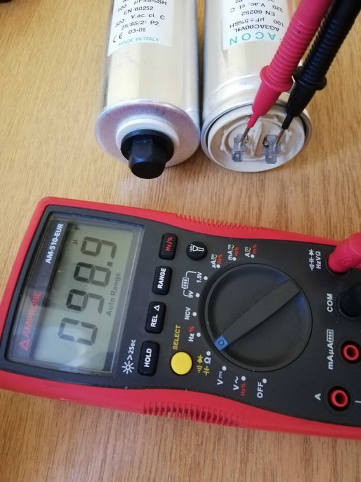 Condensator 100uF 320V ac Facon