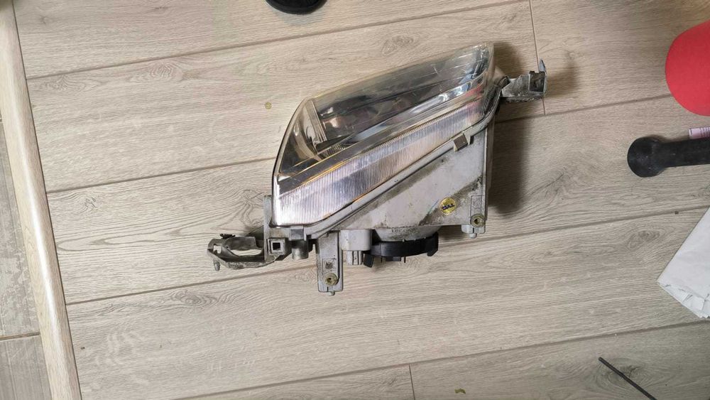 Far Mazda 323 P BA 10.1996-12.2000, 323BH 10.1996-12.1998 TYC stanga
