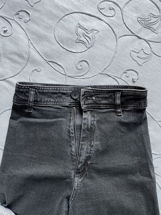 Джинсы ZARA (фасон клеш)