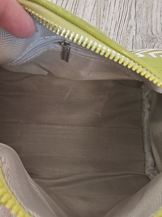 Дамска чанта с регулируема презрамка