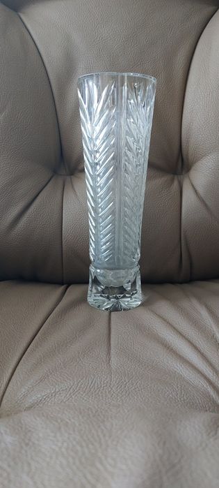 Хрустальные вазы много разных