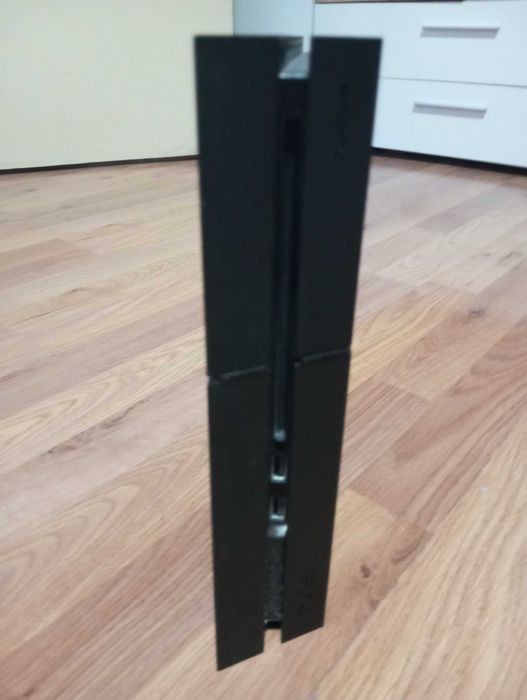 Ps 4 slim с 5 игри и джойстик