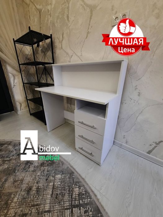 Компактный и стильный парта ( письменный стол- компьютерный стол )