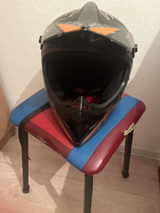 Шлем для мопеда или питбайка