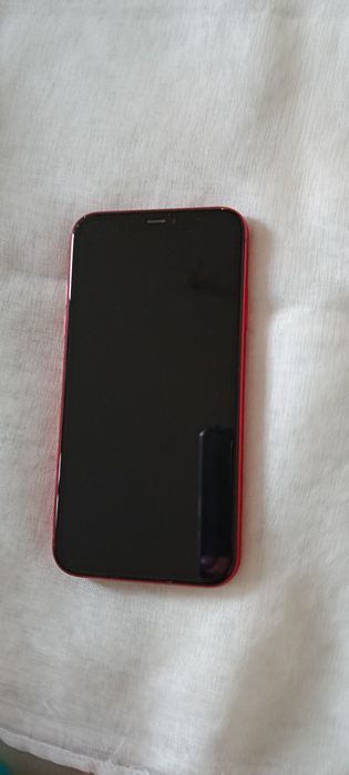 Vând telefon IPhone11  culoare roșie , functional