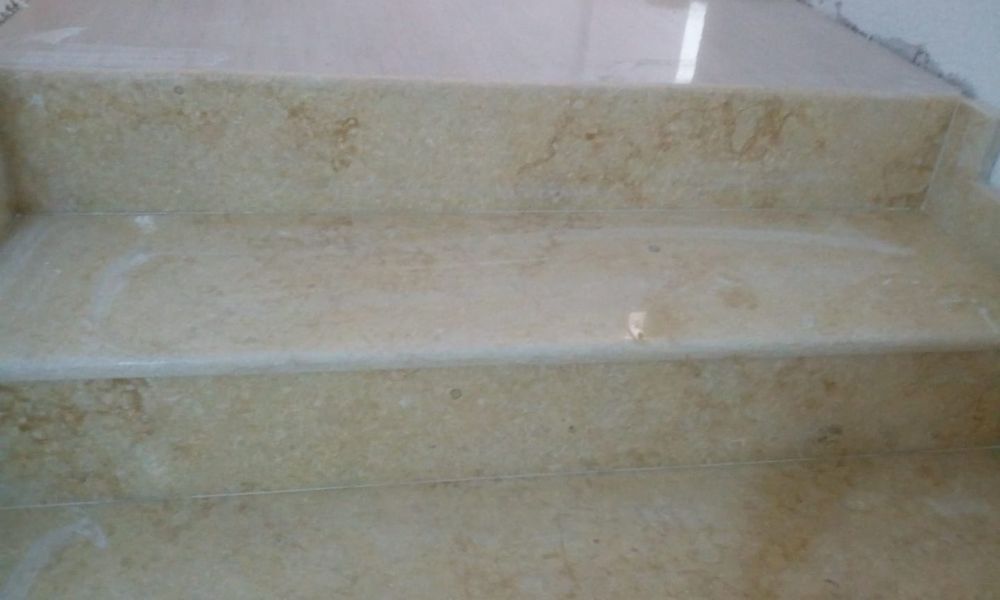 Scari (trepte si contratrepte) marmura 2 cm