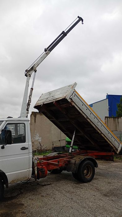 Камион самосвал с кран