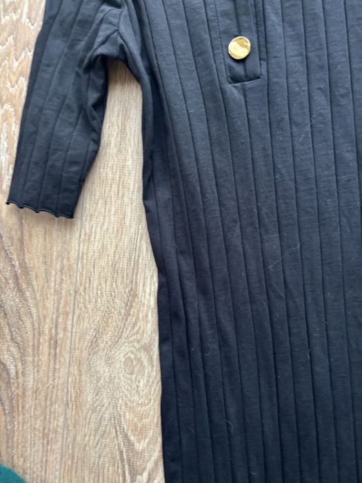 Rochie sara tricotata cu nasturi aurii