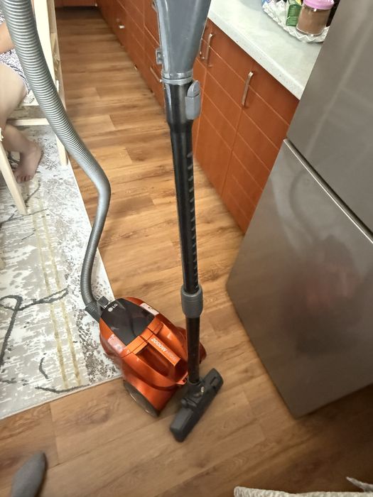 Продам пылесос 2000w