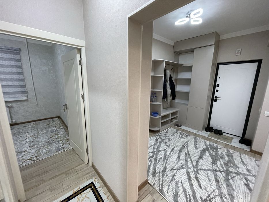 Отличная квартира.    Новый ремонт.    1 этаж.     Ц-квартал