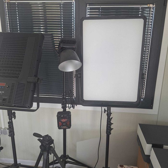 Фото Осветление ZHIYUN MOLUS G300 2 бр. с рефлектори, стативи и контролери в ГАРАНЦИЯ до 04.2027
