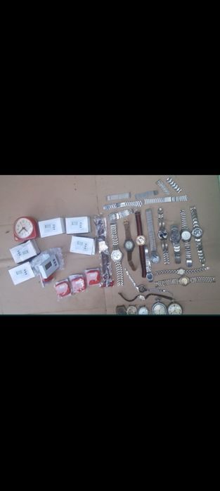 Ретро часовници и телефони