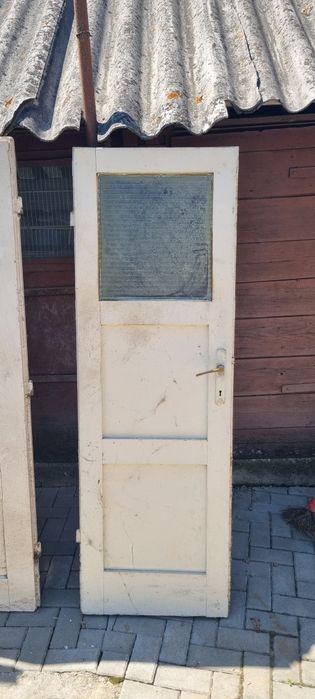 Vând pachet materiale folosite din renovare,. Uși , geamuri și  rolete de geam.