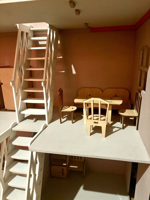 Домик кукольный с мебелью