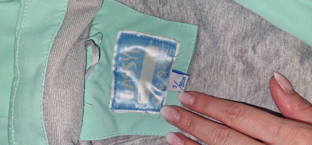 Продам куртку на девочку