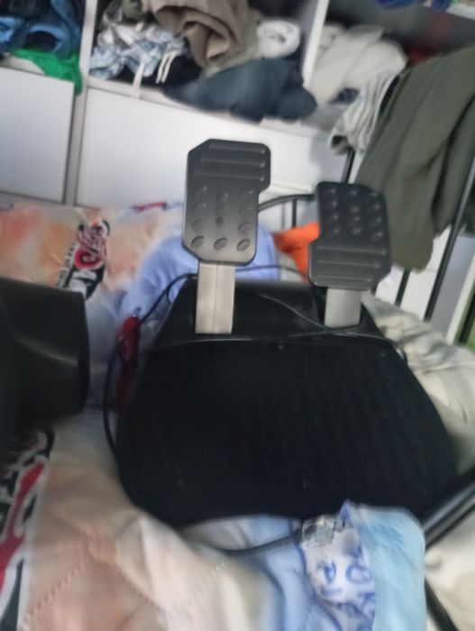 Волан с педали Thrustmaster T80