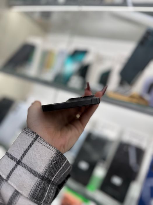 Humor GSM ofera spre vanzare - iPhone 15 Pro Max / Capacitate 256 GB / 100% Baterie / Garantie / Rate