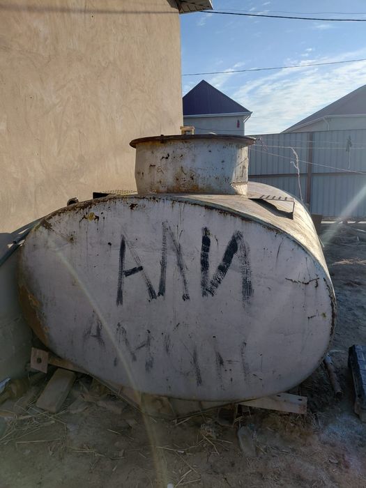 Юмкост,бочка,цестерна су құйылған