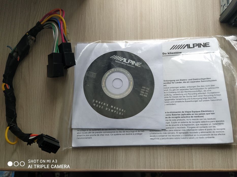 Продам автомагнитолу Alpine UTE-80B