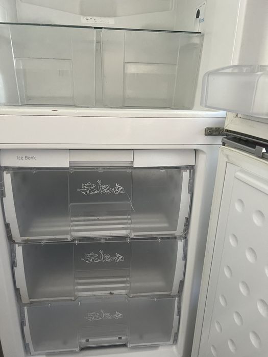 Хладилник с фризер Беко