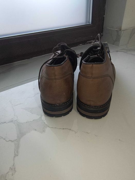 Vând ghete bărbătești!