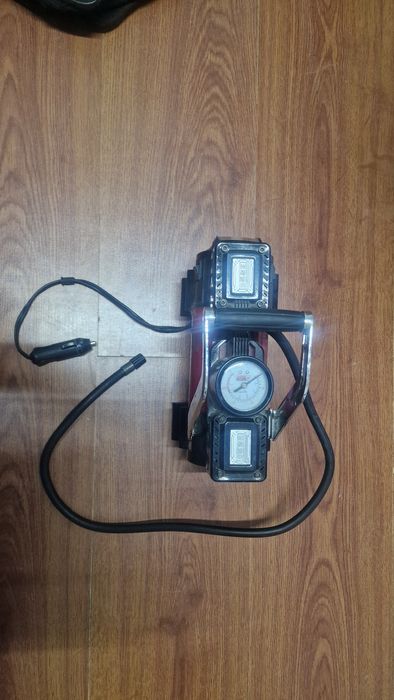 Насос (компрессор) для автомобиля.