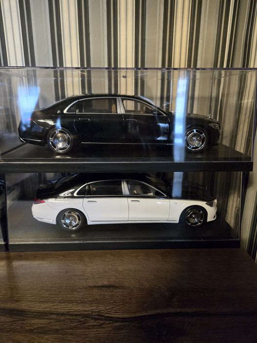 Mercedes 1:18 almost real