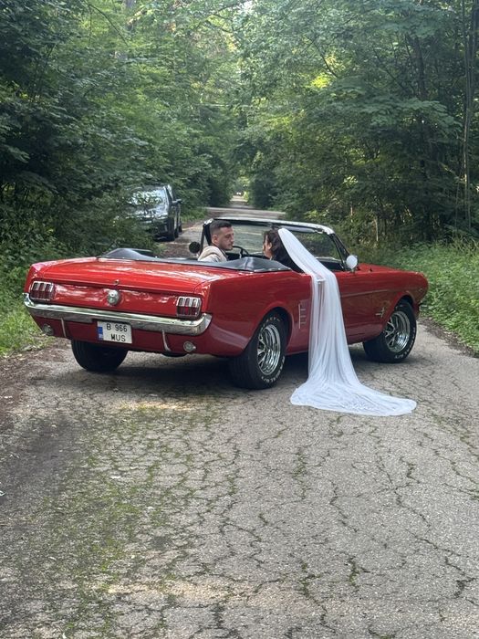 Inchiriez masina de epoca decapotabila Ford Mustang pentru sedinte foto , nunti, evenimente