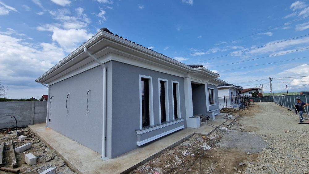 Case Noi in stil Mediteranean Cartier Privat langa Coloana Infinitului