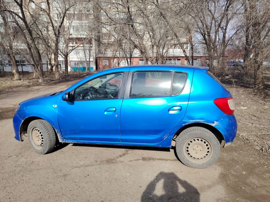 Машина рено сандеро 2