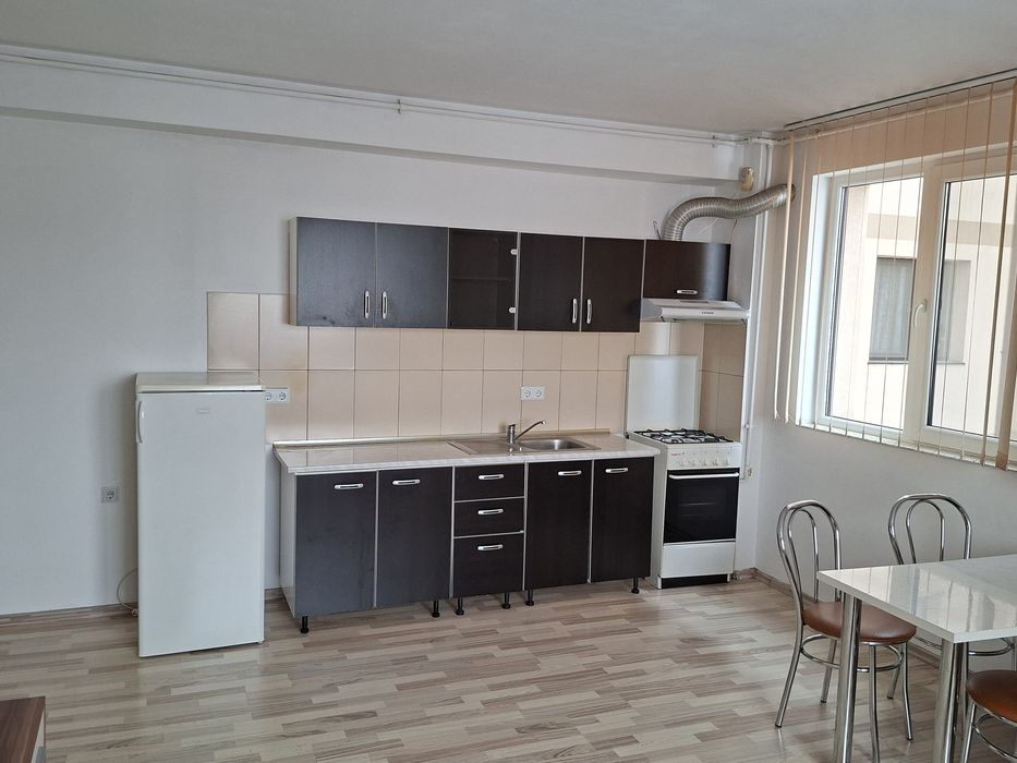 Închiriez apartament