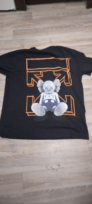 Off White T-shirt in good condition