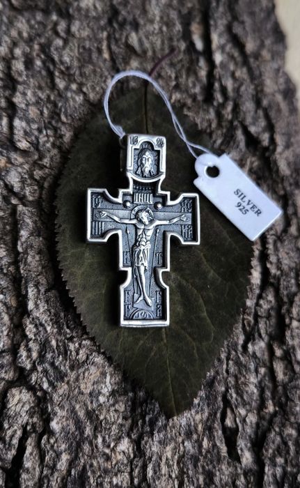 Сребърни кръстове и медальони
