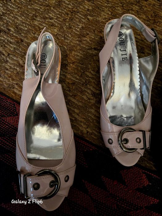 Обувки дамски нови