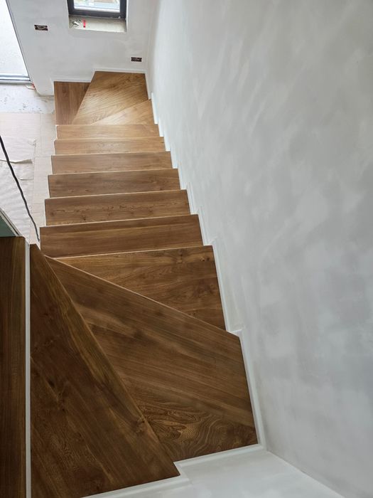 Scări din lemn masiv PRODUCATOR